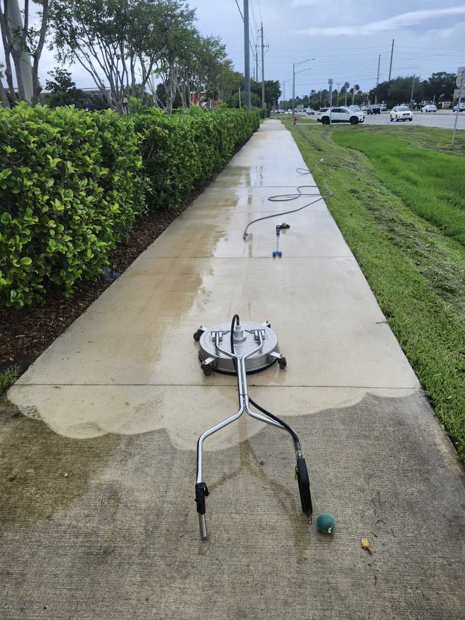 Commercial concrete pressure cleaning in Vero Beach, FL