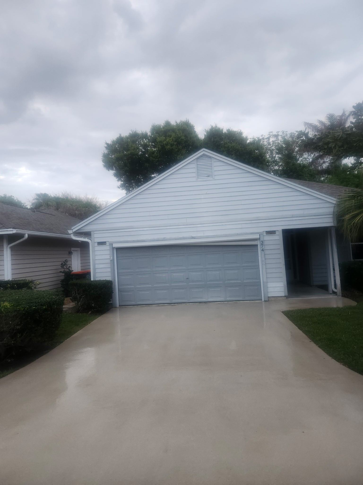 Freshly pressure washed concrete driveway in Sebastian, FL
