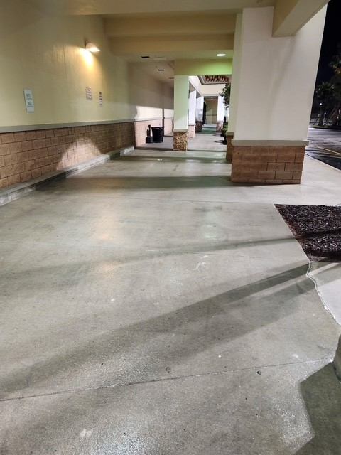 Storefront sidewalk pressure washing in Vero Beach, FL